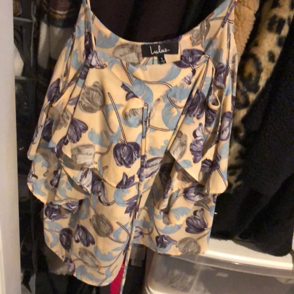 Lulu`s floral top